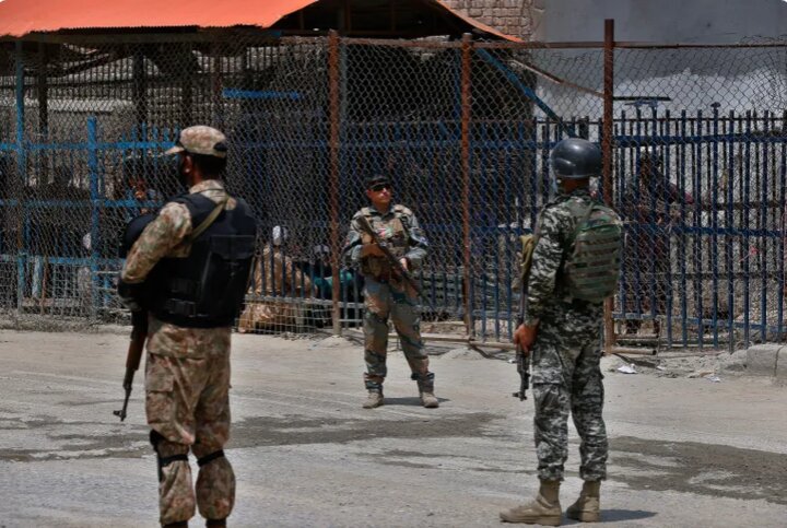 کشته شدن ۱۱ نیروی امنیتی پاکستان در مرز افغانستان