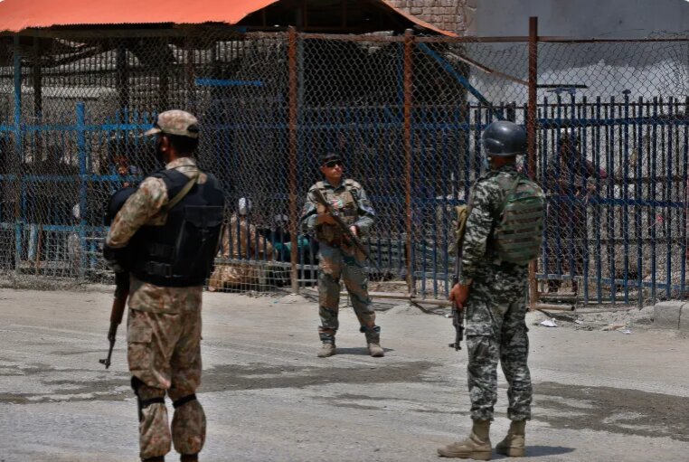 کشته شدن ۱۱ نیروی امنیتی پاکستان در مرز افغانستان