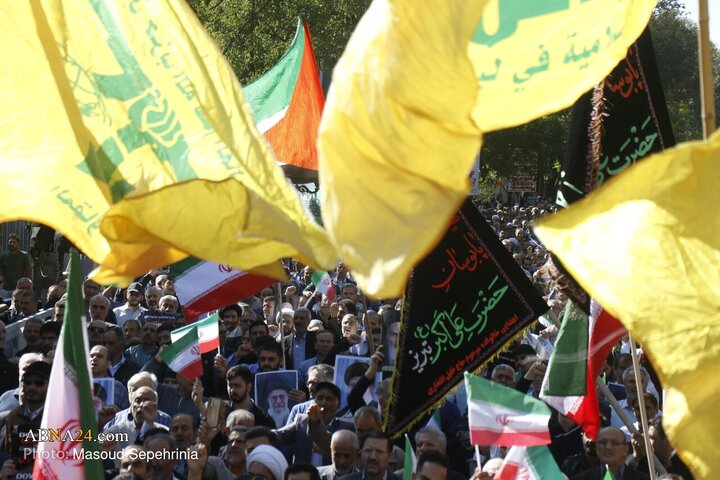 حضور پرشور مردم ولایت‌مدار تبریز در راهپیمایی «بشارت نصر»، جلوه‌ای از اتحاد و همبستگی را به نمایش گذاشتند.