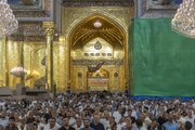 Informe fotográfico |  Fotos de los peregrinos en el santuario de Aba al-Fadl al-Abbas (la paz sea con él) durante la noche del viernes
