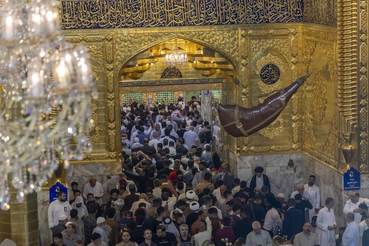 Informe fotográfico |  Fotos de los peregrinos en el santuario de Aba al-Fadl al-Abbas (la paz sea con él) durante la noche del viernes