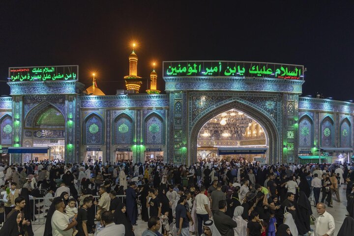 Informe fotográfico |  Fotos de los peregrinos en el santuario de Aba al-Fadl al-Abbas (la paz sea con él) durante la noche del viernes