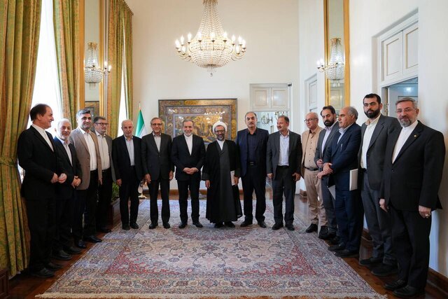 وزیر امور خارجه: ایرانیان خارج از کشور با وجود مشکلات، عشق و دلبستگی به وطن دارند