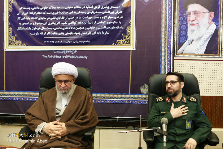 دیدار خانواده شهدای جنگ ۱۲ روزه با مسئولان حقوقی قم و دبیرکل مجمع جهانی اهل بیت(ع)