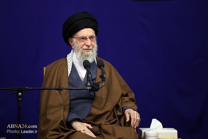 دیدار دست‌اندرکاران کنگره بین‌المللی میرزای نائینی با رهبر انقلاب