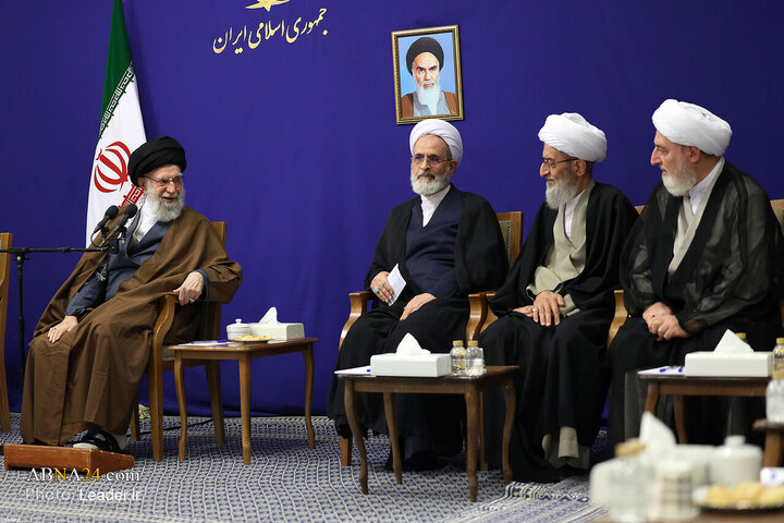 دیدار دست‌اندرکاران کنگره بین‌المللی میرزای نائینی با رهبر انقلاب