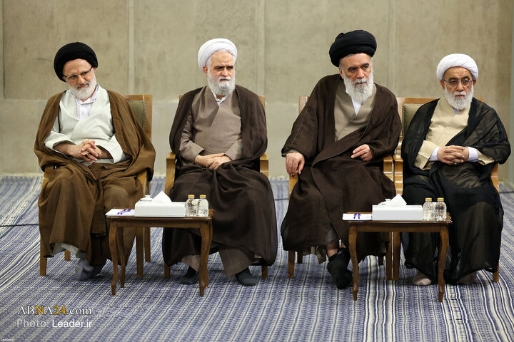 دیدار دست‌اندرکاران کنگره بین‌المللی میرزای نائینی با رهبر انقلاب