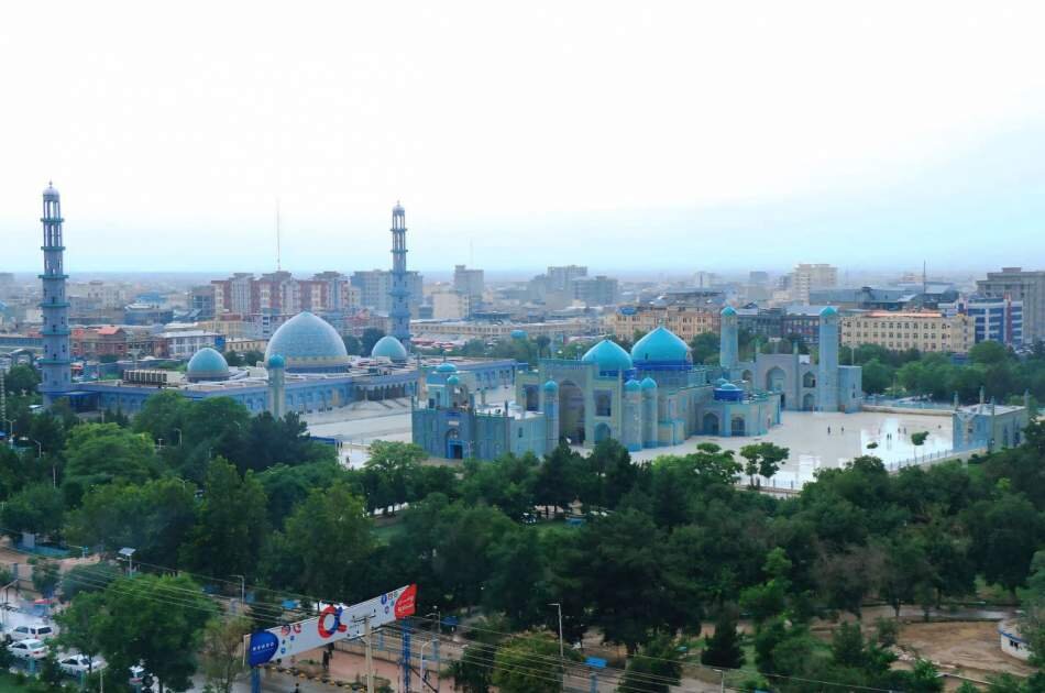 ساختمان‌های فرسوده اطراف روضه سخی در شهر مزار شریف تخریب می‌شوند
