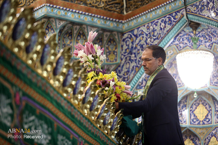 گزارش تصویری | گل‌آرایی ضریح مطهر بانوی کرامت در روز میلاد حضرت زینب (س)