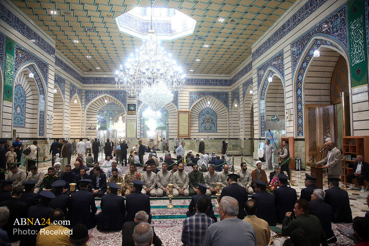 گل‌آرایی ضریح مطهر بانوی کرامت در روز میلاد حضرت زینب (س)