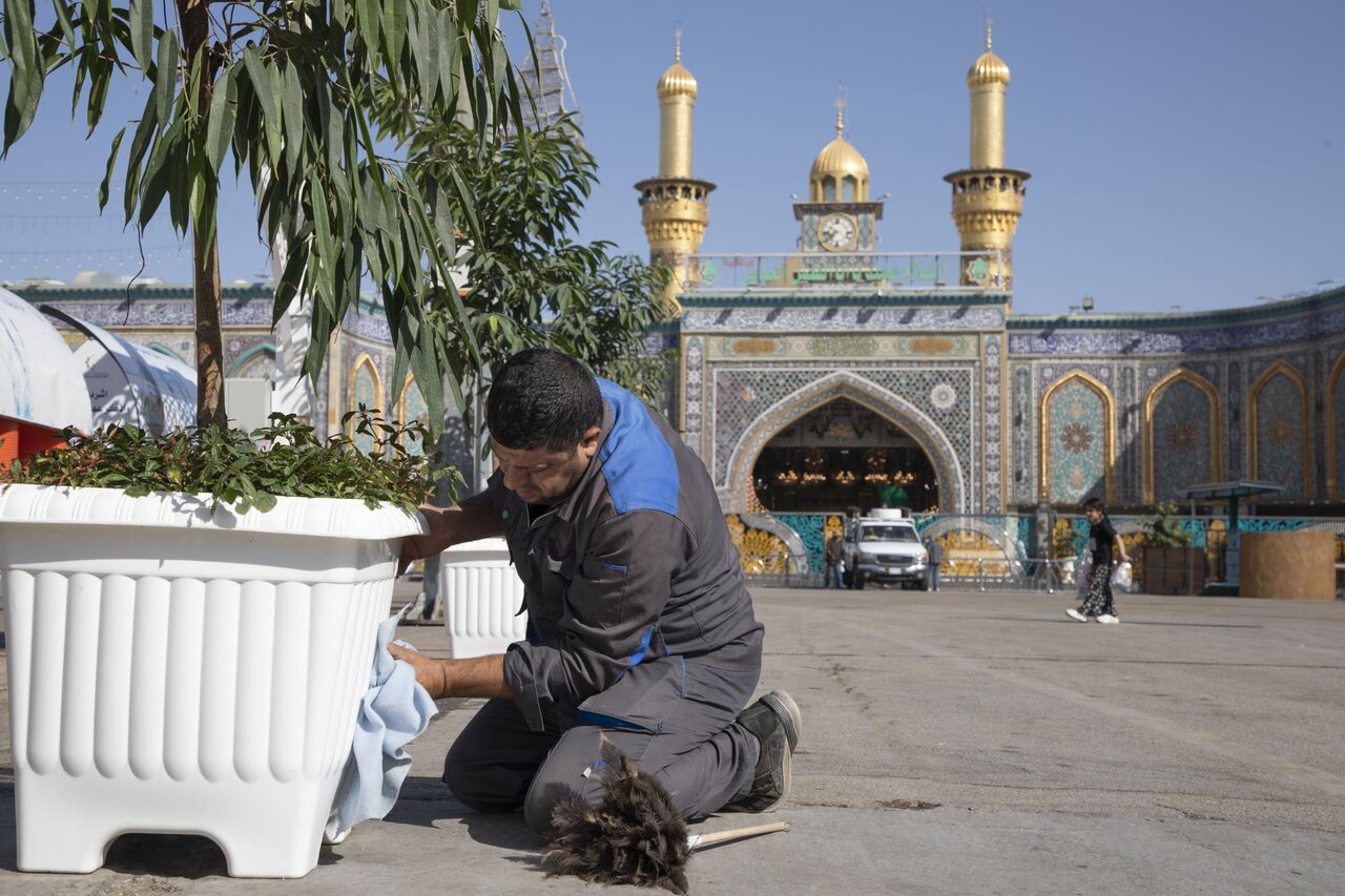 Al-Abbas Holy Shrine spreads decorative trees and flowers in celebration of birth of Lady Zaynab (+Photos)