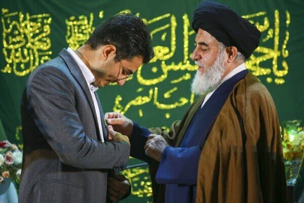 Winner of Russia Int’l Quran contest receives Jamkaran Mosque servant order