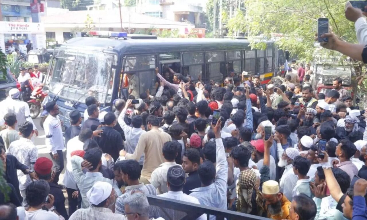 India’s First Full-Scale “Fill the Jail” Against Waqf Act Held Under AIMPLB Campaign