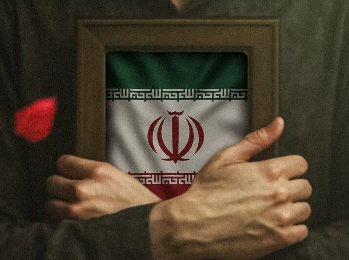 ویدیو | پرچمی که زمین نمی‌ماند...