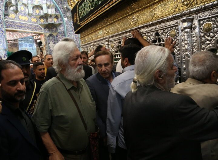 Photos: Iranian artists visit Hazrat Masoumeh holy shrine