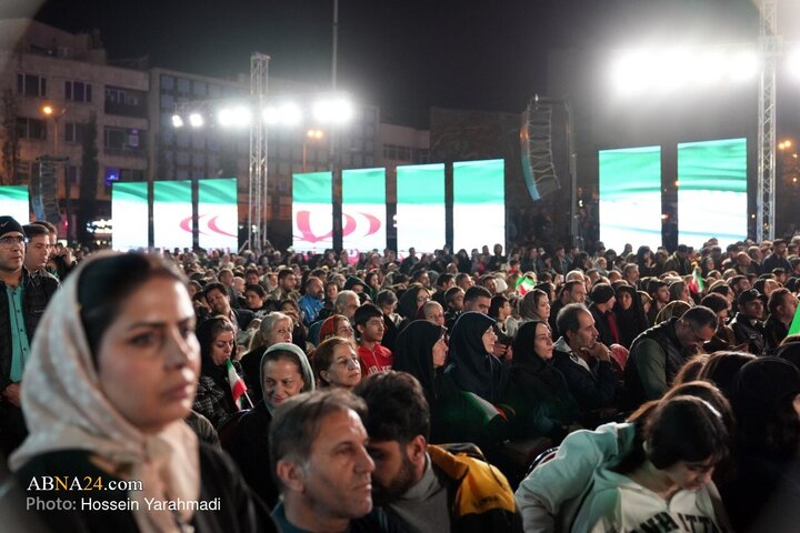 رونمایی از مجسمه «زانو زنندگان برابر ایران»