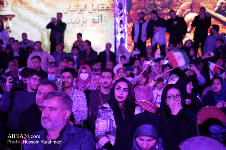 رونمایی از مجسمه «زانو زنندگان برابر ایران»