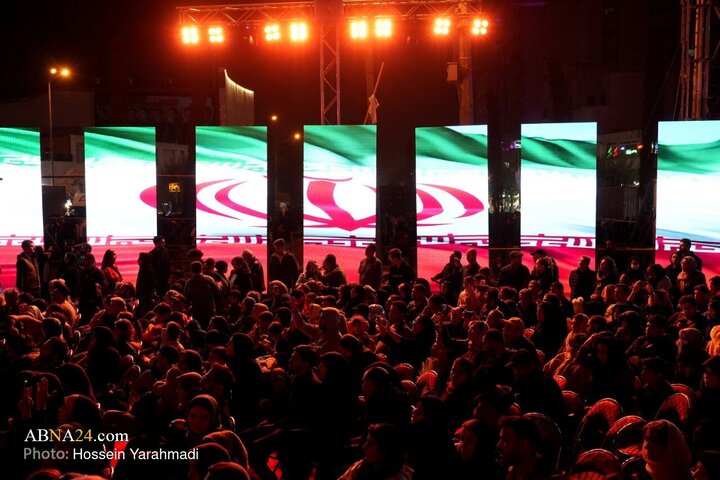 رونمایی از مجسمه «زانو زنندگان برابر ایران»