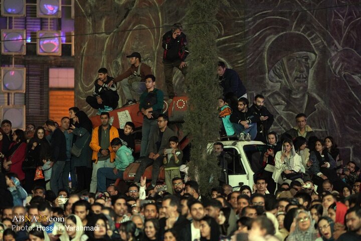 رونمایی از مجسمه «زانو زنندگان برابر ایران»