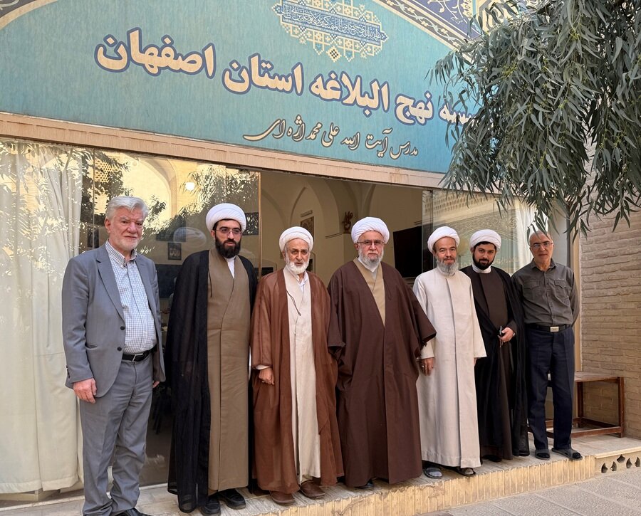برنامه‌ریزی برای پروژه‌های مشترک در دیدار آیت‌الله رمضانی و مسئولان مؤسسه نهج‌البلاغه اصفهان