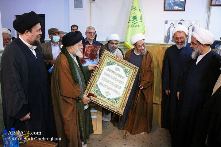 مراسم رونمایی از کتاب هفت جلدی «مفتاح الهدایه فی شرح تحریر الوسیله»