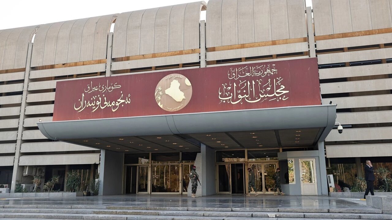 نماینده مجلس عراق: تصویب قانون الحشد الشعبی یک وظیفه ملی است