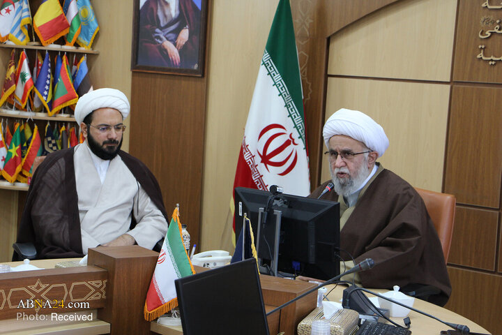 Photos: Secretary-General of AhlulBayt World Assembly meets with professors, students of Al-Mustafa International University in Isfahan