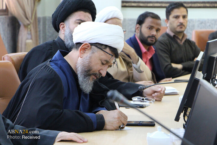 Photos: Secretary-General of AhlulBayt World Assembly meets with professors, students of Al-Mustafa International University in Isfahan