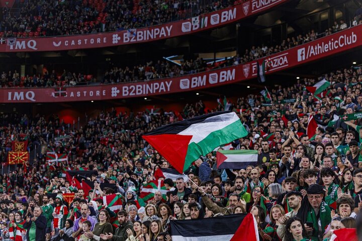 عکس خبری | مسابقه فوتبال، به نمایش بزرگ حمایت از فلسطین تبدیل شد