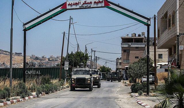Israeli Forces Injure Two Palestinians and Abduct Youth in West Bank