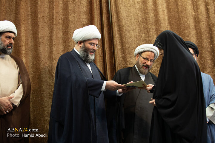 Photos: Unveiling ceremony for 40 volumes published by Development Task Group held in Qom