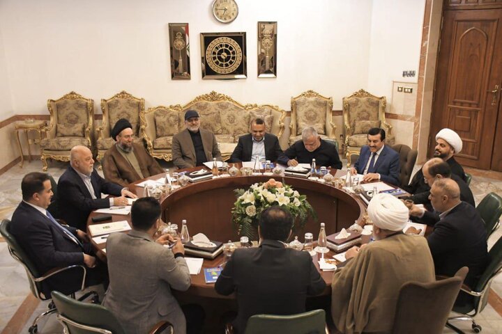 نشست چارچوب هماهنگی شیعیان عراق با حضور السودانی در منزل العبادی برگزار شد