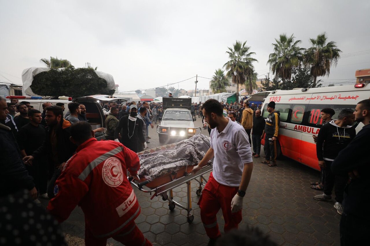 Israeli Forces Martyr Palestinian Youth, Injure Three in Al-Far’a Camp
