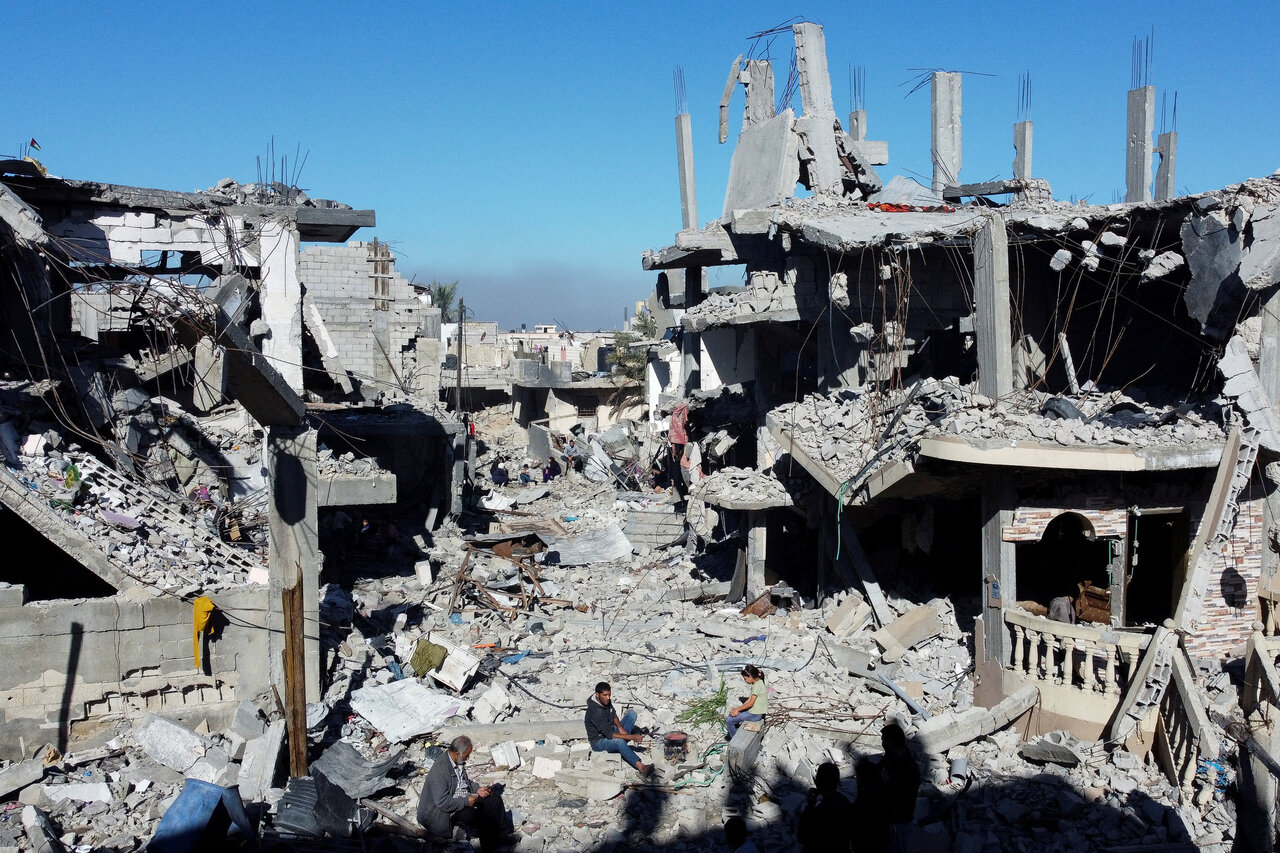Israeli Forces Continue Attacks in Southern Gaza for 37th Day