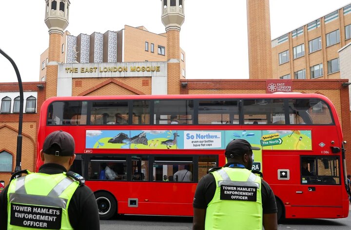 انتقادها از انگلیس اوج گرفت؛ جدیت دربارۀ یهودی‌ستیزی اهمال درباره اسلام‌هراسی