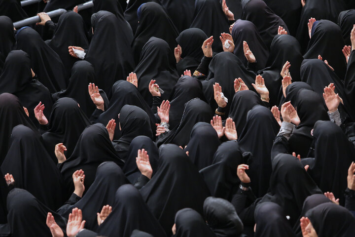 Imam Khamenei attends first night of mourning ceremony for Hazrat Zahra