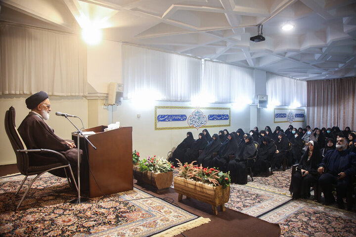 Photos: Iranian martyrs' family meet with Custodian of Hazrat Masoumeh holy shrine
