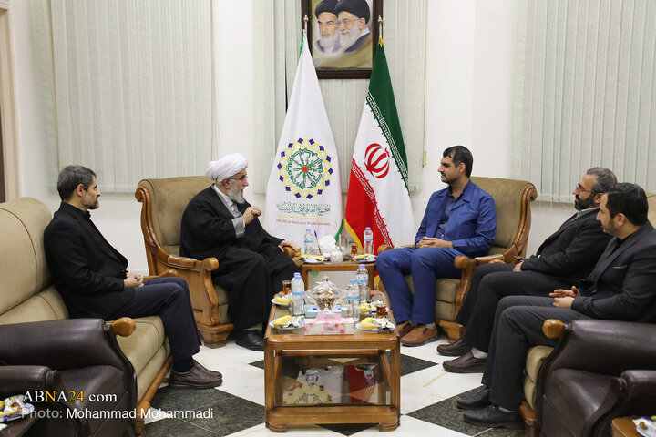 محمدمنان رئیسی، نماینده مردم قم در مجلس شورای اسلامی چهارشنبه ۲۸ آبان ۱۴۰۴ با آیت‌الله رمضانی، دبیر کل مجمع جهانی اهل بیت (ع)، در راستای تقویت همکاری‌های دینی و فرهنگی و اهمیت ترویج معارف اهل بیت‌(ع) دیدار و گفتگو کرد.