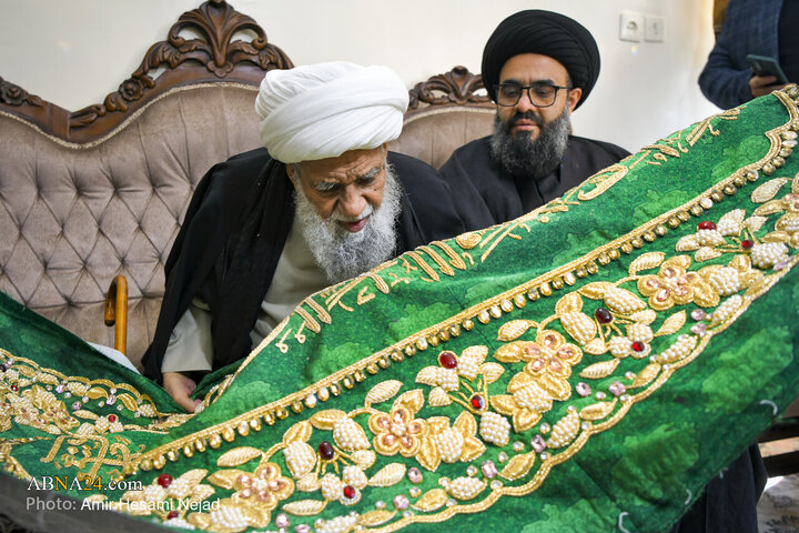 بازدید آیت‌الله کریمی جهرمی از کارگاه دوخت پوش‌های داخل ضریح‌های مطهر در اصفهان