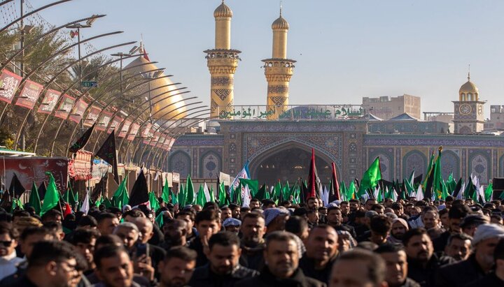Informe fotográfico |  Millones de iraquíes marchan hacia el Santuario del Imam Husein (P) en memoria del martirio de Fátima az-Zahra (P)