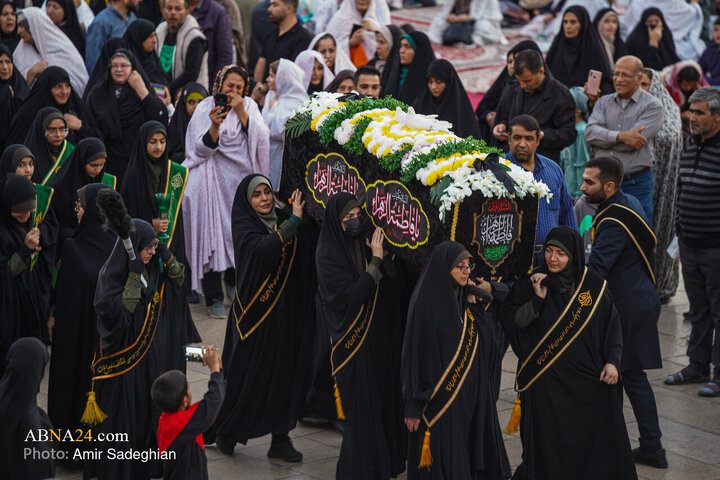 آیین لاله‌گردانی شام شهادت حضرت زهرا(س) در حرم شاهچراغ(ع)