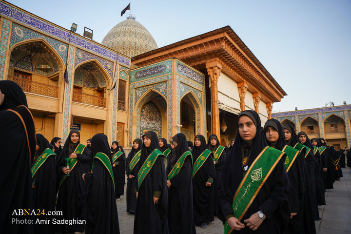 آیین لاله‌گردانی شام شهادت حضرت زهرا(س) در حرم شاهچراغ(ع)