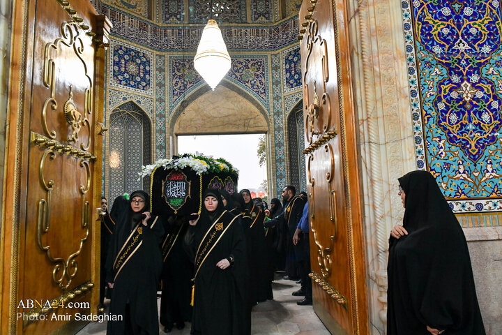 آیین لاله‌گردانی شام شهادت حضرت زهرا(س) در حرم شاهچراغ(ع)