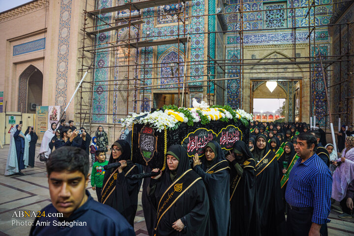 آیین لاله‌گردانی شام شهادت حضرت زهرا(س) در حرم شاهچراغ(ع)