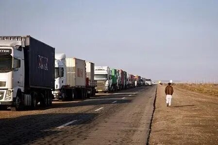 ۲۵۰۰ کامیون ایرانی ۱۱۰ روز در مرز افغانستان به دلیل قوانین طالبان معطل ماندند