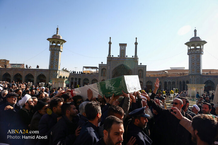 آئین تشییع پیکرهای مطهر هفت شهید گمنام دوران دفاع مقدس همزمان با سالروز شهادت حضرت فاطمه زهرا سلام‌الله‌علیها  (۳ آذر ۱۴۰۴) با حضور قشرهای مختلف مردم، مسئولان و خانواده‌های معظم شهدا در شهر مقدس قم برگزار شد.