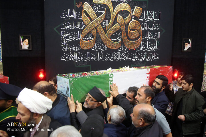 مراسم وداع با شهدای گمنام دوران دفاع مقدس شامگاه یکشنبه ( ۲ آذر ۱۴۰۴ ) همزمان با شب شهادت حضرت فاطمه زهرا(س) با حضور زائران و مجاوران حرم حضرت معصومه (س) برگزار شد.