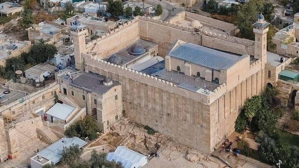 Israeli Authorities Order Seizure of Ibrahimi Mosque Courtyard