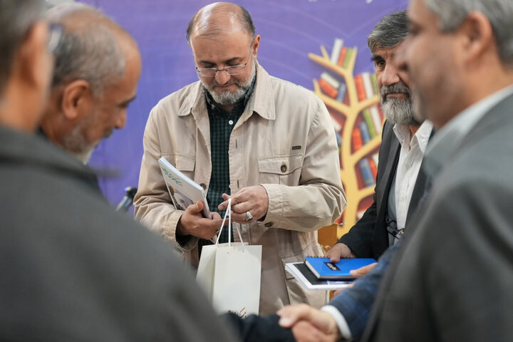 ماهنامه دیپلماسی کتاب