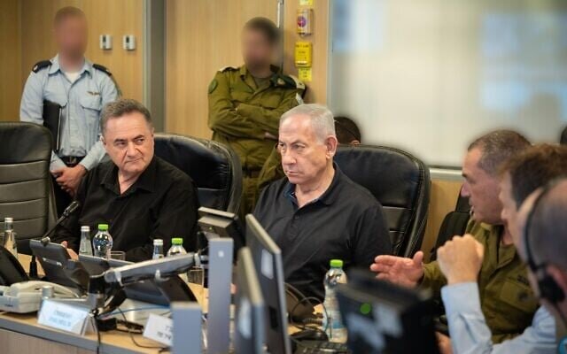 Analysis: Netanyahu Drags War into Cabinet to Save Power